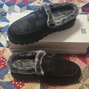 Skechers Black Fur-Lined Clogs